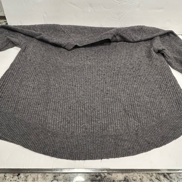 J.Crew Woman’s Merino Wool Blend Curved Hem Ribbed Sweater Gray Size XL - Picture 8 of 10